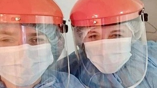 Docs in beekeeper suits: EU team helps the Dolyna hospital